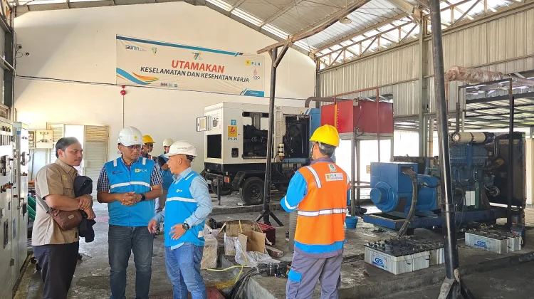 PLN Bergerak ke Pulau Gili Iyang, Pastikan Tak Ada Gangguan Listrik Saat HUT RI