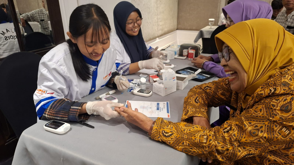 MPM Honda Jatim Bersama YBSI Berikan Pemeriksaan dan Pengobatan Gratis bagi 100 Veteran LVRI