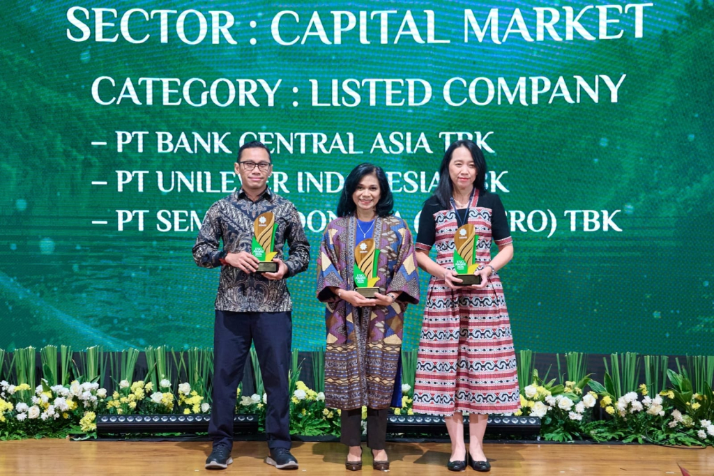 PT Semen Indonesia (Persero) Tbk (SIG) meraih ESG Award 2026 dari Yayasan KEHATI.