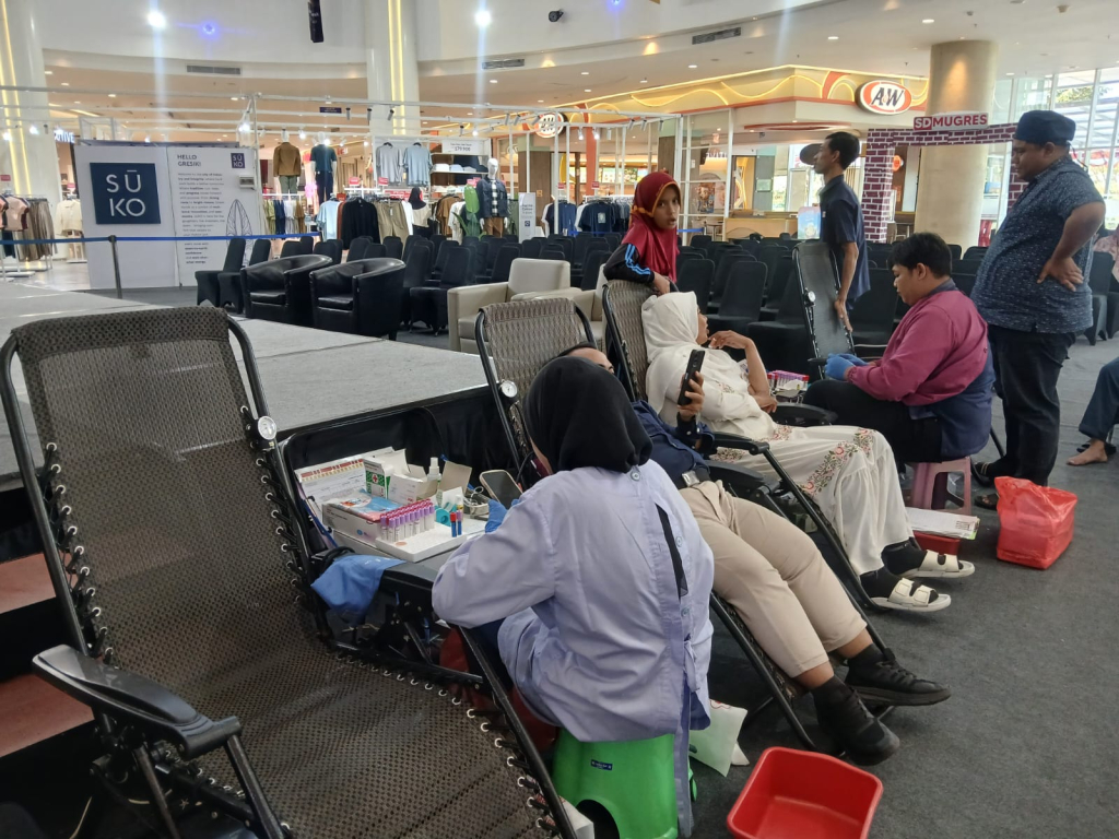 Kegiatan donor darah Semarak Nusantara HUT ke 81 RI di Grand Atrium lantai Ground Floor (GF) Icon Mall Gresik