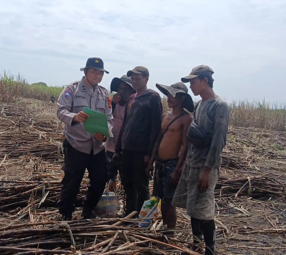 Kolaborasi SGN dengan Polda Sumsel Kendalikan Karhutla