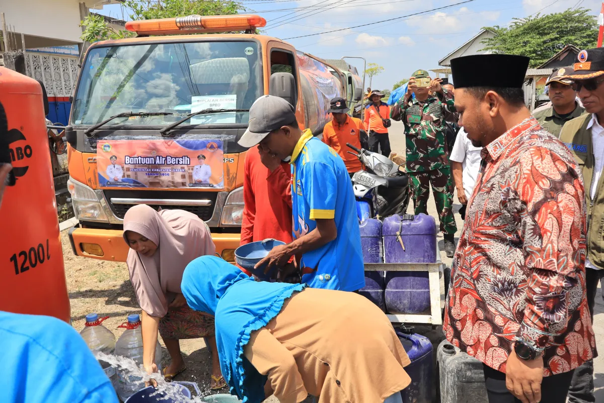 Pemkab Gresik Lakukan Droping Air Bersih 20 Ribu Liter di Desa Tenggor
