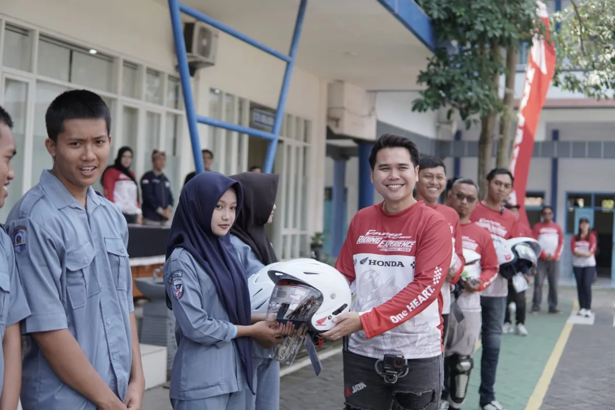 Blogger dan Vlogger Nasional Intip Pendidikan Vokasi Honda di SMK Muhammadiyah 2 Genteng