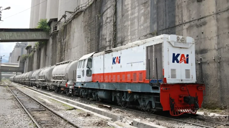 PT Kereta Api Indonesia melayani 1.357.524 ton angkutan semen dan klinker sepanjang Januari hingga Juli 2026