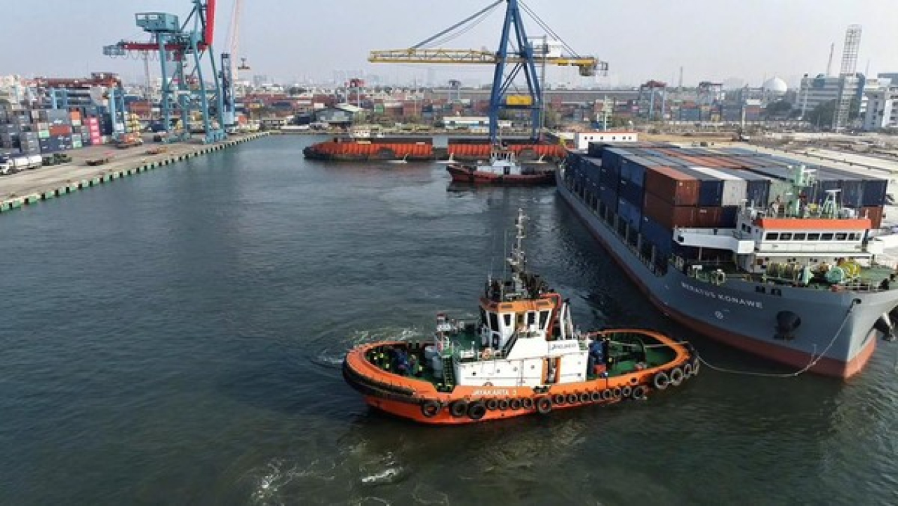 PT Pelabuhan Indonesia (Persero) atau Pelindo melakukan soft launching sekaligus uji coba operasional Terminal 2 Petikemas di Pelabuhan Tanjung Priok,
