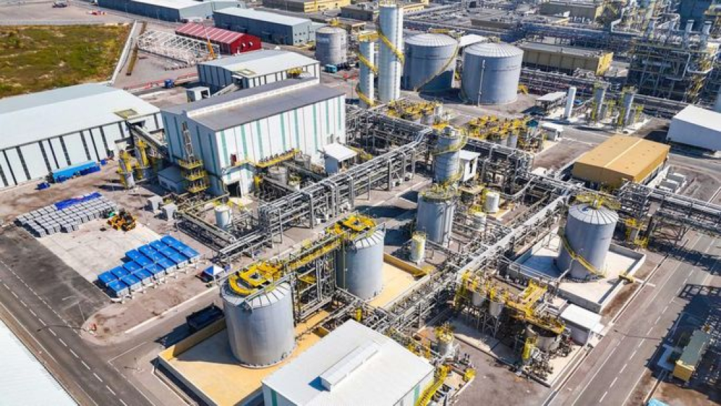 Smelter tembaga PT Freeport Indonesia di Kawasan JIIPE Manyar Gresik Jawa Timur 