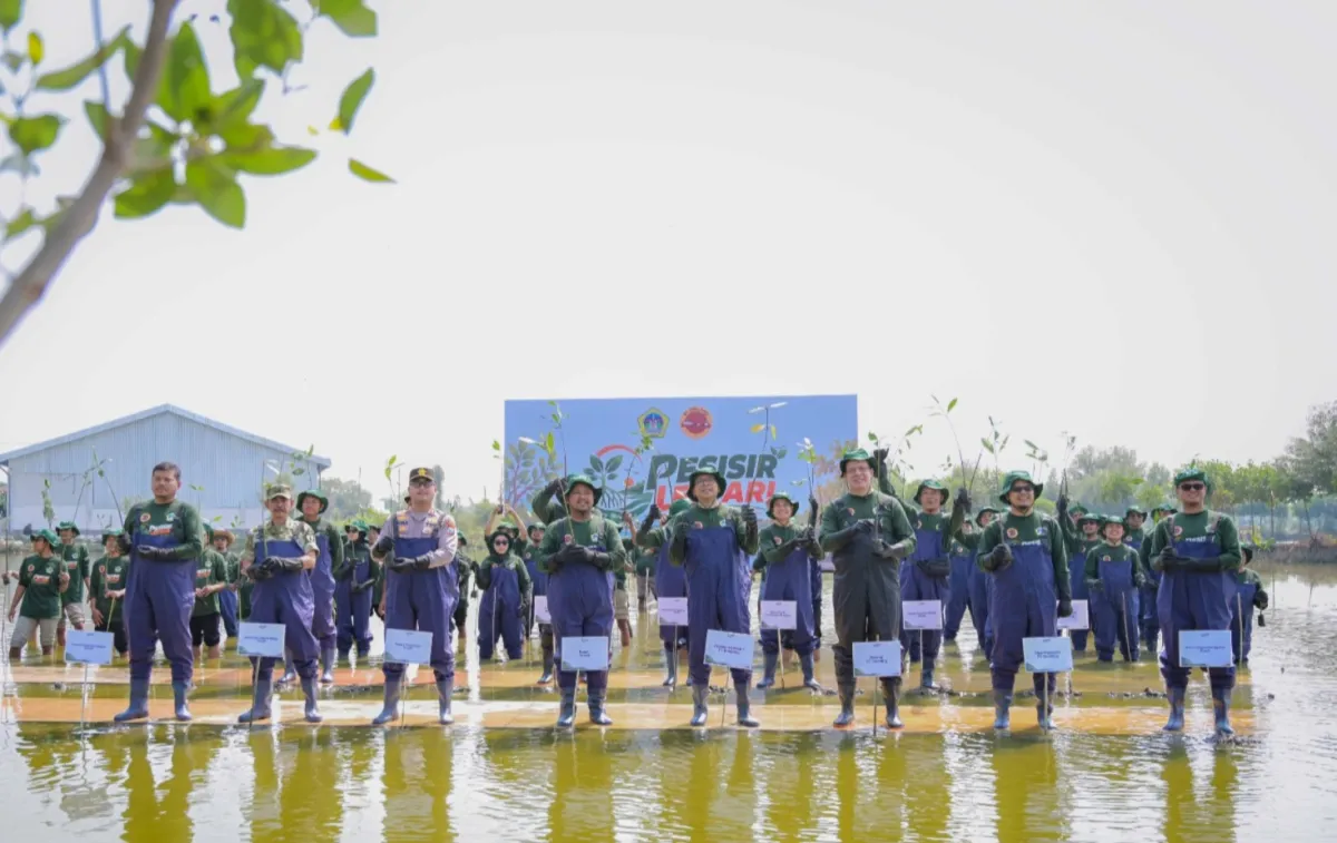 PT Smelting Tanam 10.000 Mangrove, Dukung Pelestarian Pesisir Gresik